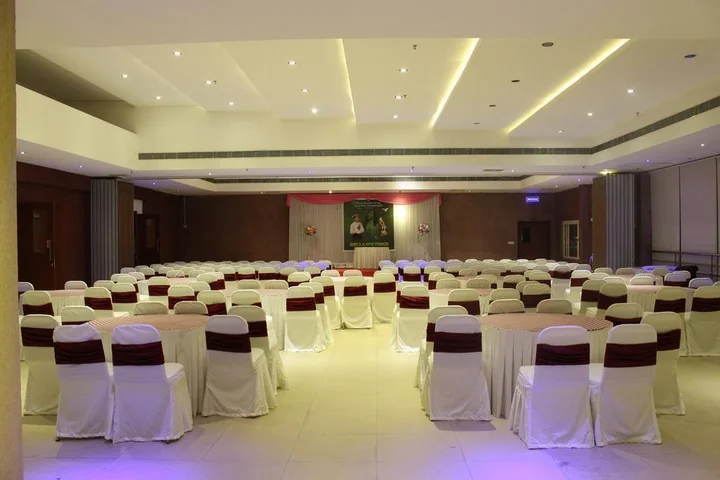 Триссур: Hotel Niya Regency