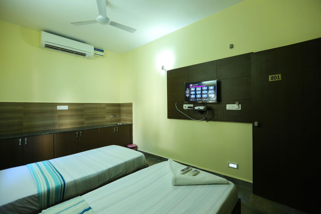 Ченнаи: Season 4 Residences -  Thiruvanmiyur
