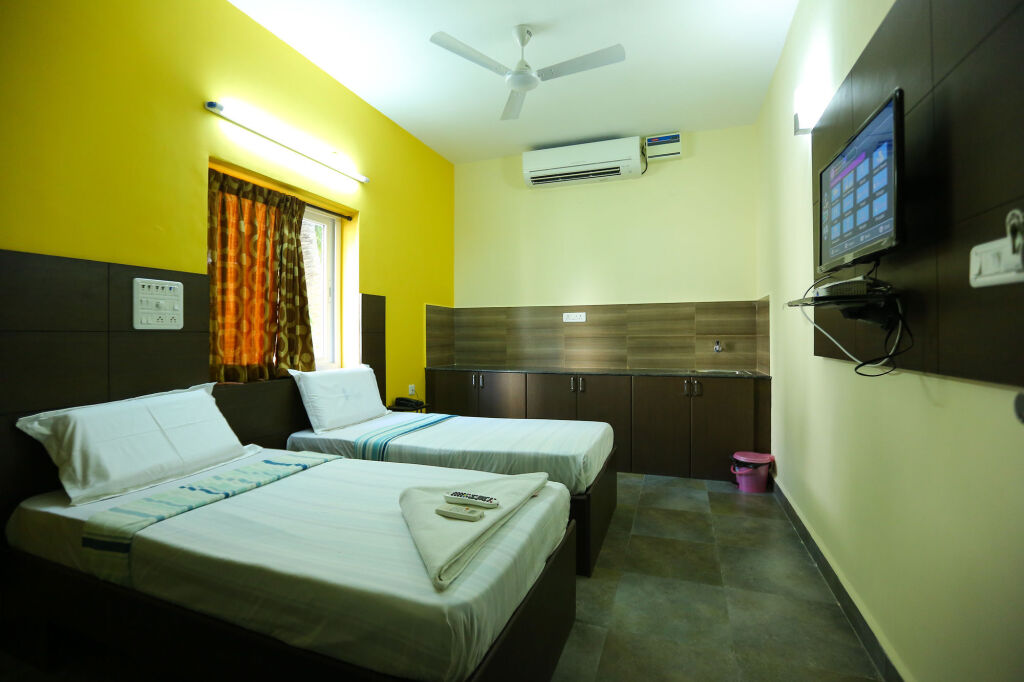 Ченнаи: Season 4 Residences -  Thiruvanmiyur