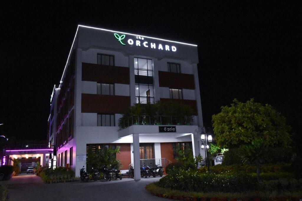 Джхаршугуда: The Orchard
