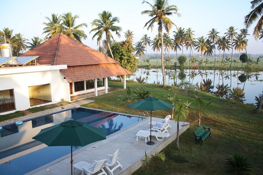 Кумараком: Manor Backwater Resort