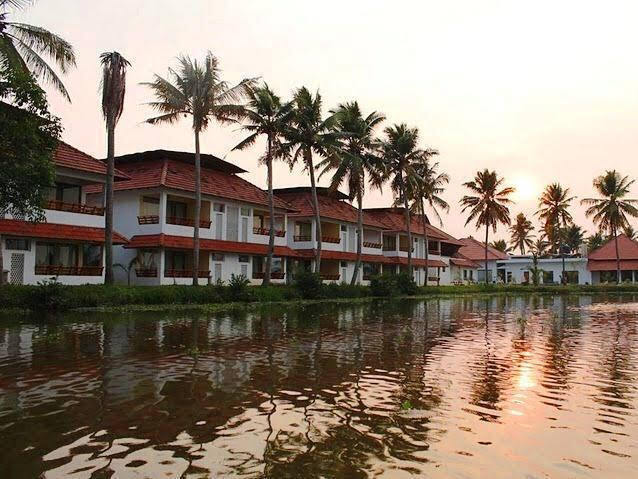 Кумараком: Manor Backwater Resort
