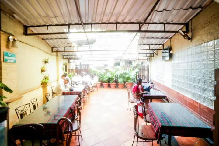 Мумбаи: Lucky Hotel Bandra