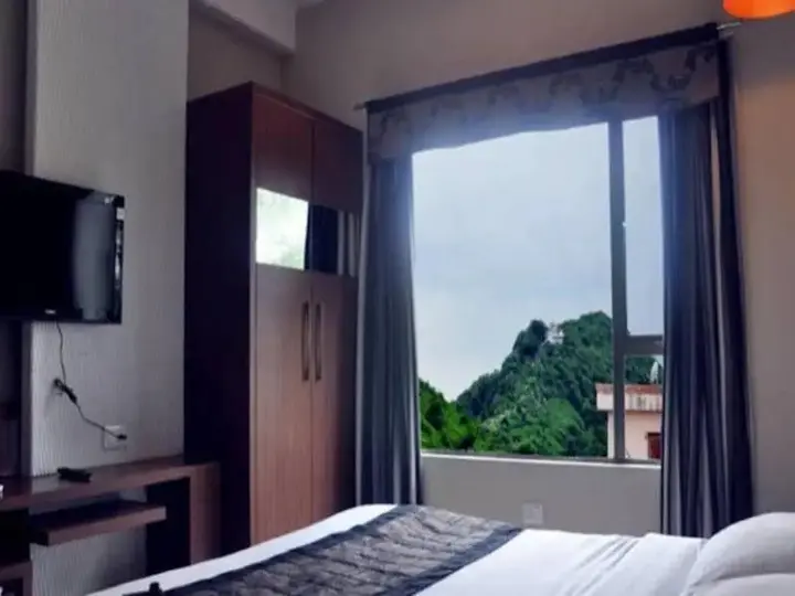 Крепость Jhansi: Hotel Sheela Shree Plaza