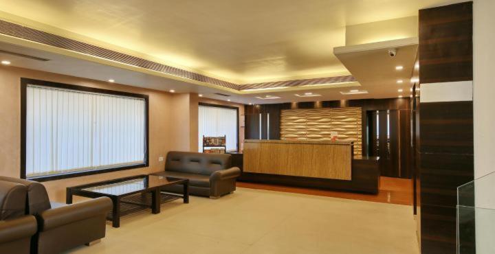 Крепость Jhansi: Hotel Sheela Shree Plaza