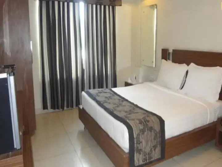 Крепость Jhansi: Hotel Sheela Shree Plaza
