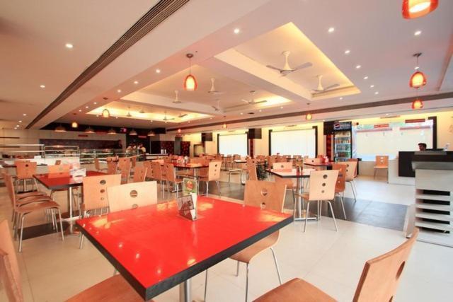 Крепость Jhansi: Hotel Sheela Shree Plaza