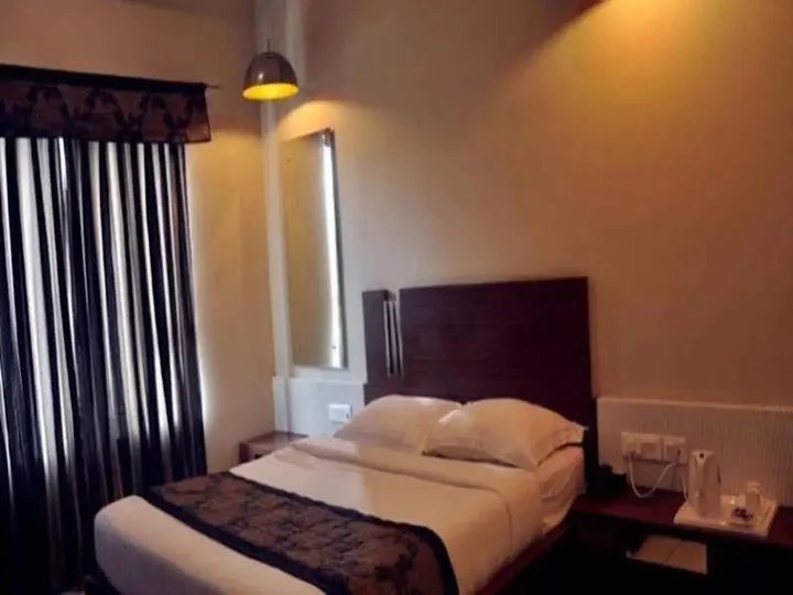 Крепость Jhansi: Hotel Sheela Shree Plaza