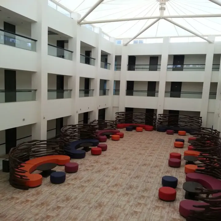 Гандидхам: Ambar Sarovar Portico