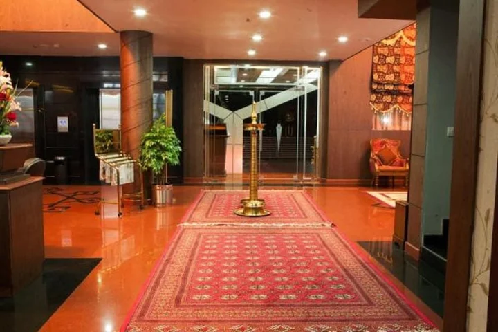 Чирайнкижу: Madathil Regency Hotel