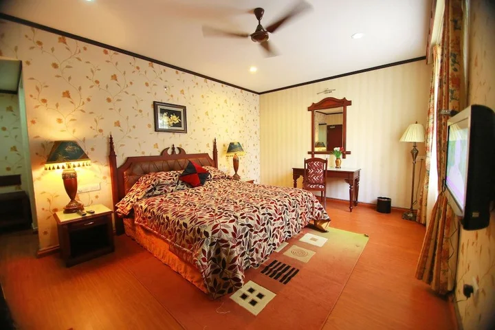 Чирайнкижу: Madathil Regency Hotel