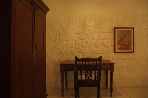 Калапет: R M Guest House