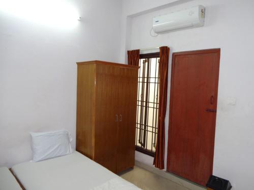 Калапет: R M Guest House