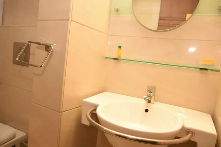 Индаур: FabHotel Amrit Residency
