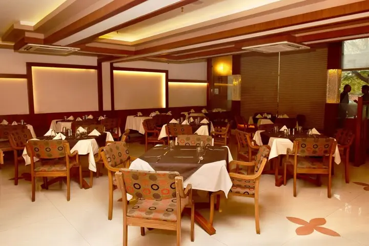 Индаур: FabHotel Amrit Residency