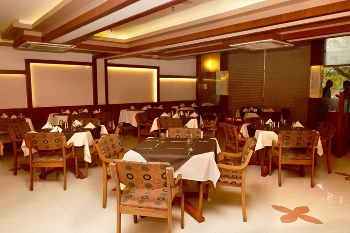 Индаур: FabHotel Amrit Residency