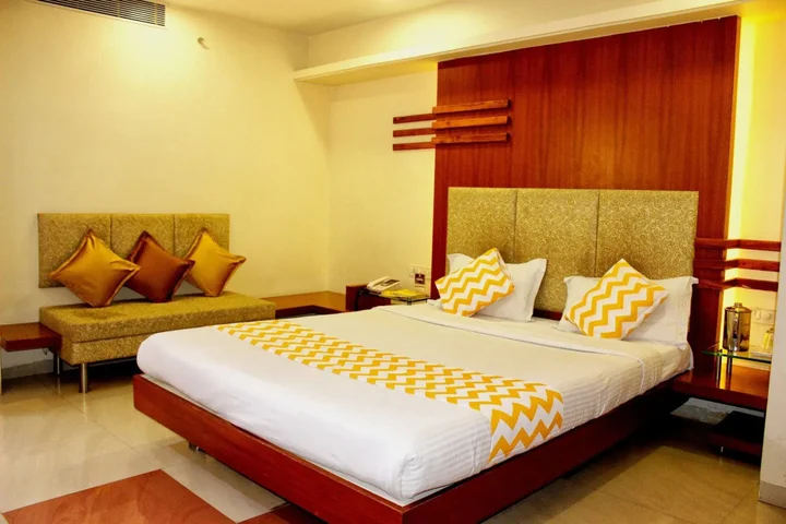 Индаур: FabHotel Amrit Residency