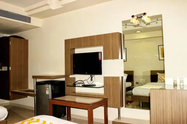 Индаур: FabHotel Amrit Residency