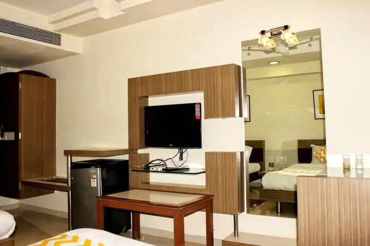 Индаур: FabHotel Amrit Residency