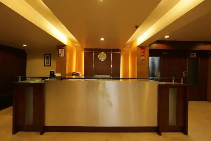 Мумбаи: Lucky Hotel Goregaon