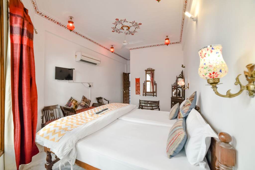Удаипур: Hotal Devraj Niwas on Lake Pichola Udaipur