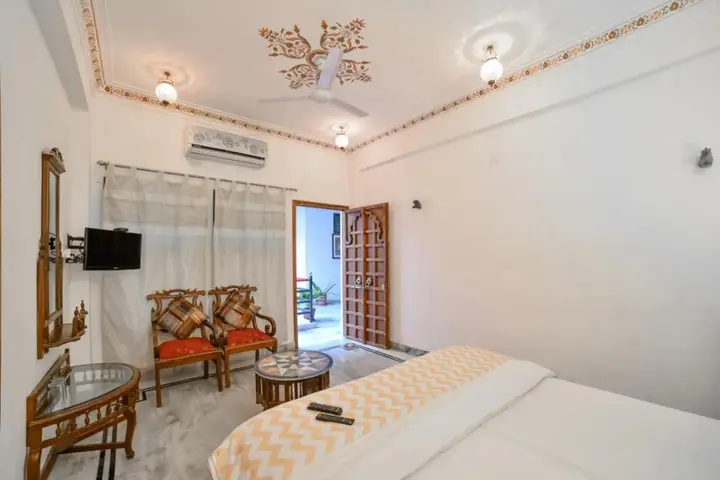 Удаипур: Hotal Devraj Niwas on Lake Pichola Udaipur