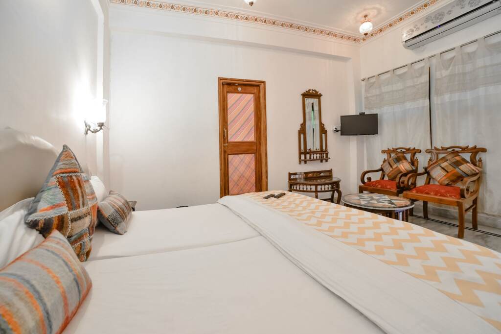 Удаипур: Hotal Devraj Niwas on Lake Pichola Udaipur