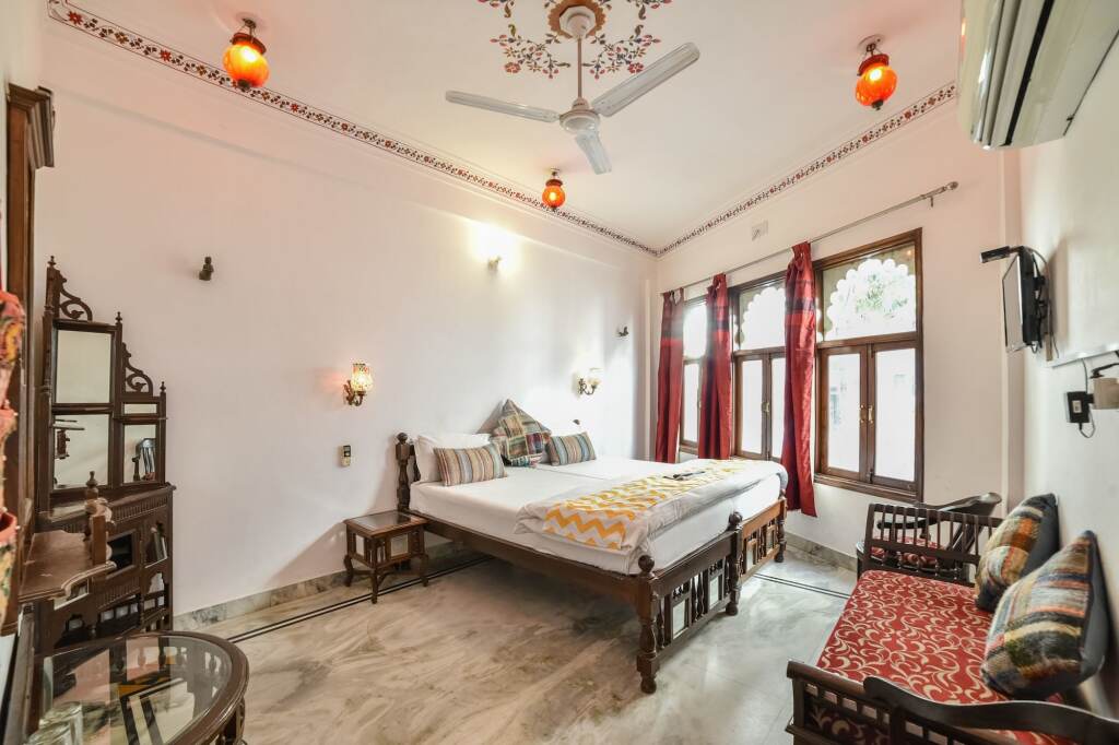 Удаипур: Hotal Devraj Niwas on Lake Pichola Udaipur