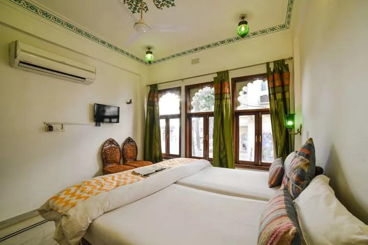Удаипур: Hotal Devraj Niwas on Lake Pichola Udaipur