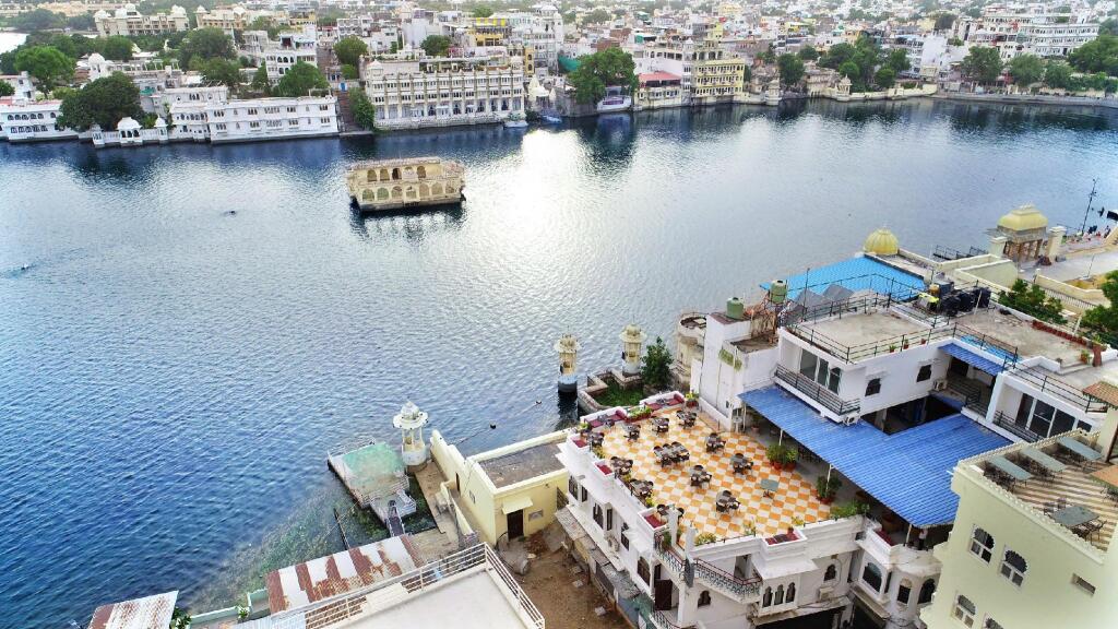Удаипур: Hotal Devraj Niwas on Lake Pichola Udaipur