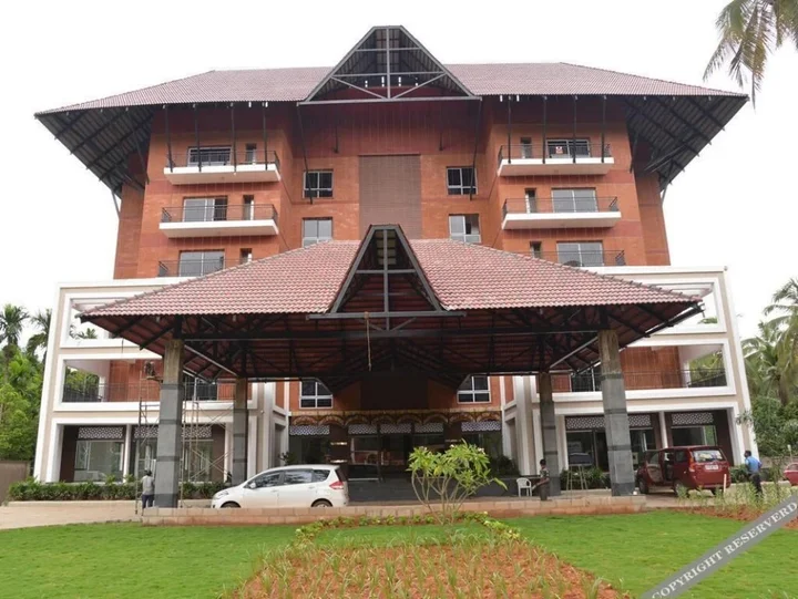 Yedakumeri: Vijay Comforts Hotel Kukke
