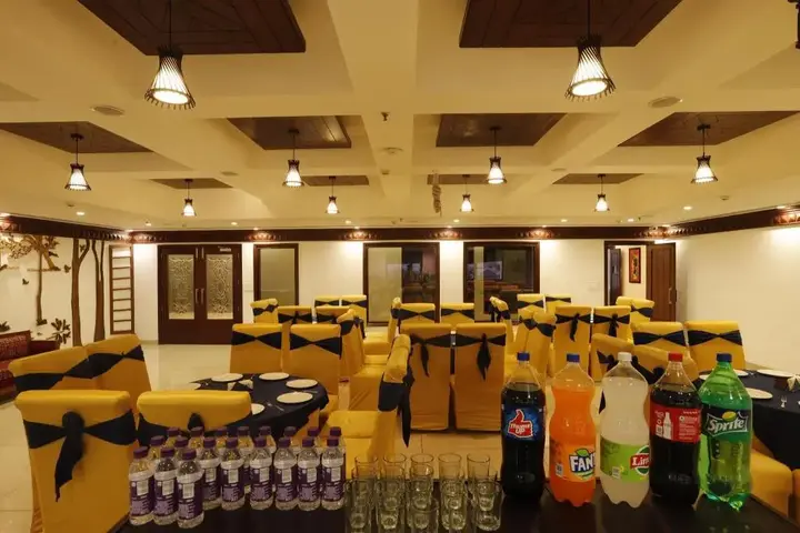 Дехрадун: Hotel Saffron Leaf