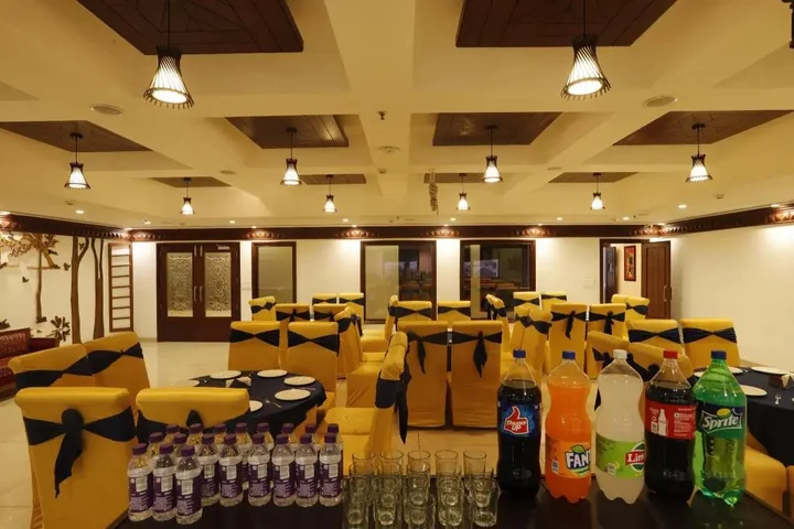 Дехрадун: Hotel Saffron Leaf
