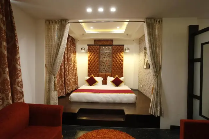 Дехрадун: Hotel Saffron Leaf