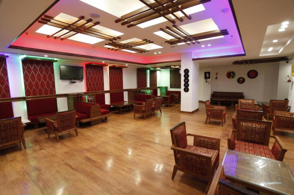 Дехрадун: Hotel Saffron Leaf