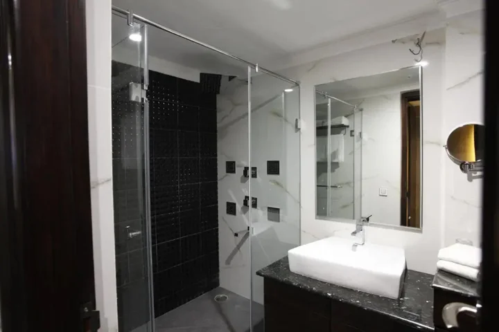 Дехрадун: Hotel Saffron Leaf