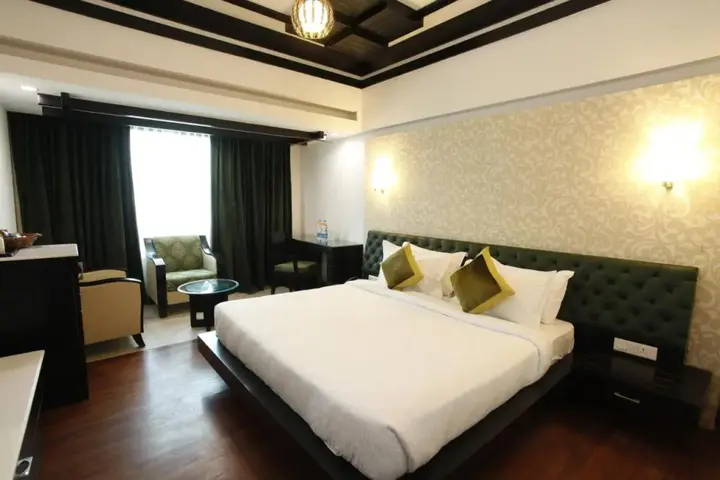 Дехрадун: Hotel Saffron Leaf