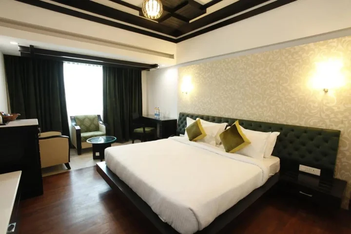 Дехрадун: Hotel Saffron Leaf