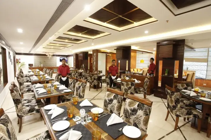 Дехрадун: Hotel Saffron Leaf
