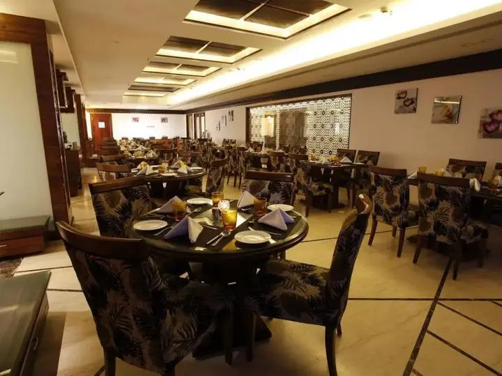 Дехрадун: Hotel Saffron Leaf