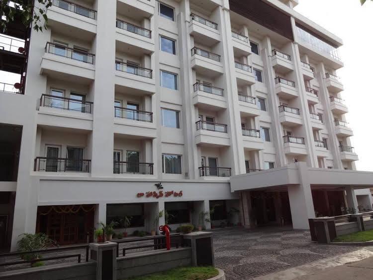 Раджамундри: La Hospin Hotel