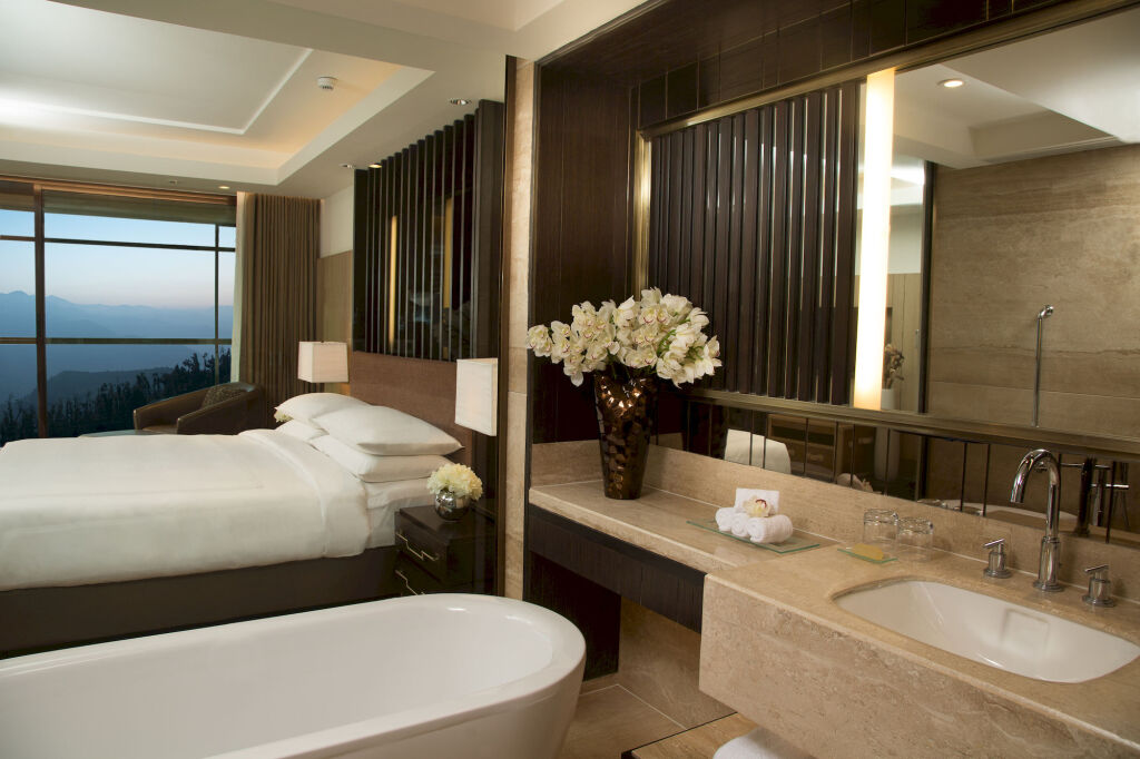 Массури: JW Marriott Mussoorie Walnut Grove Resort & Spa