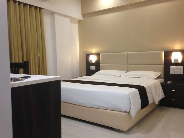 Мумбаи: Hotel Galaxy Comforts