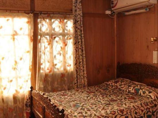Шринагар: Peace of Mind Group of Houseboat