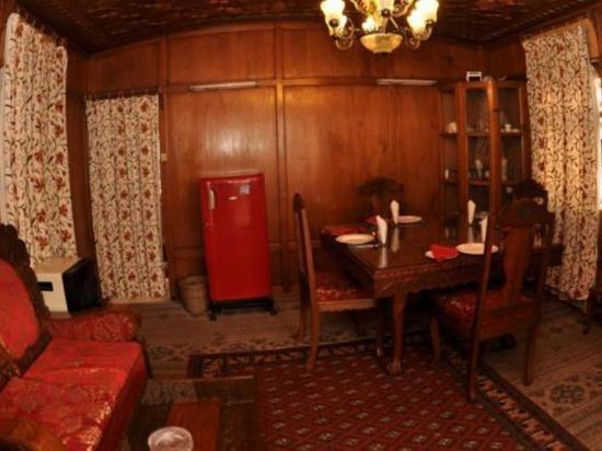 Шринагар: Peace of Mind Group of Houseboat