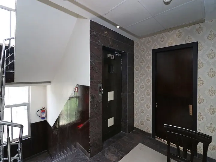 Лакхнау: Hotel Cosmos