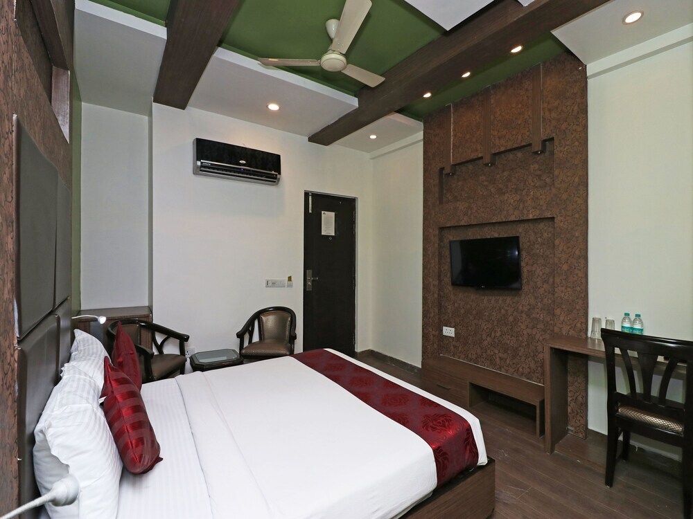 Лакхнау: Hotel Cosmos