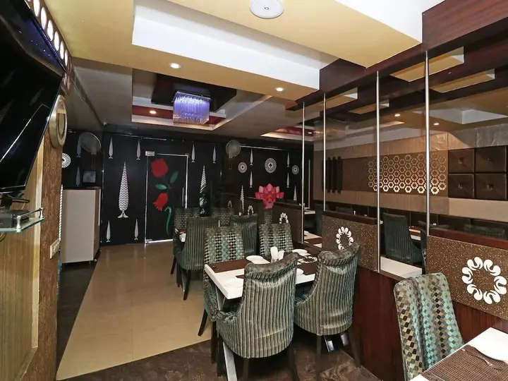 Лакхнау: Hotel Cosmos