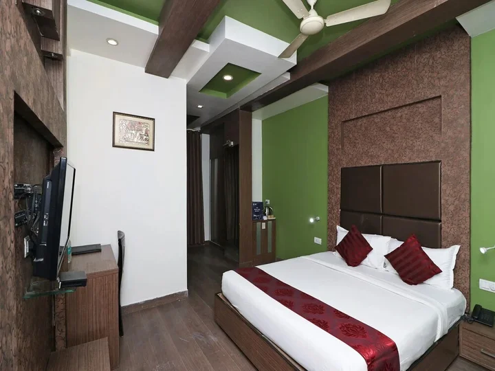 Лакхнау: Hotel Cosmos