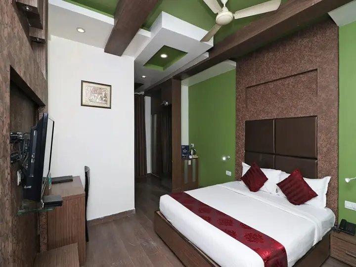 Лакхнау: Hotel Cosmos